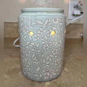 Scentsy meet in the meadow wax Warmer